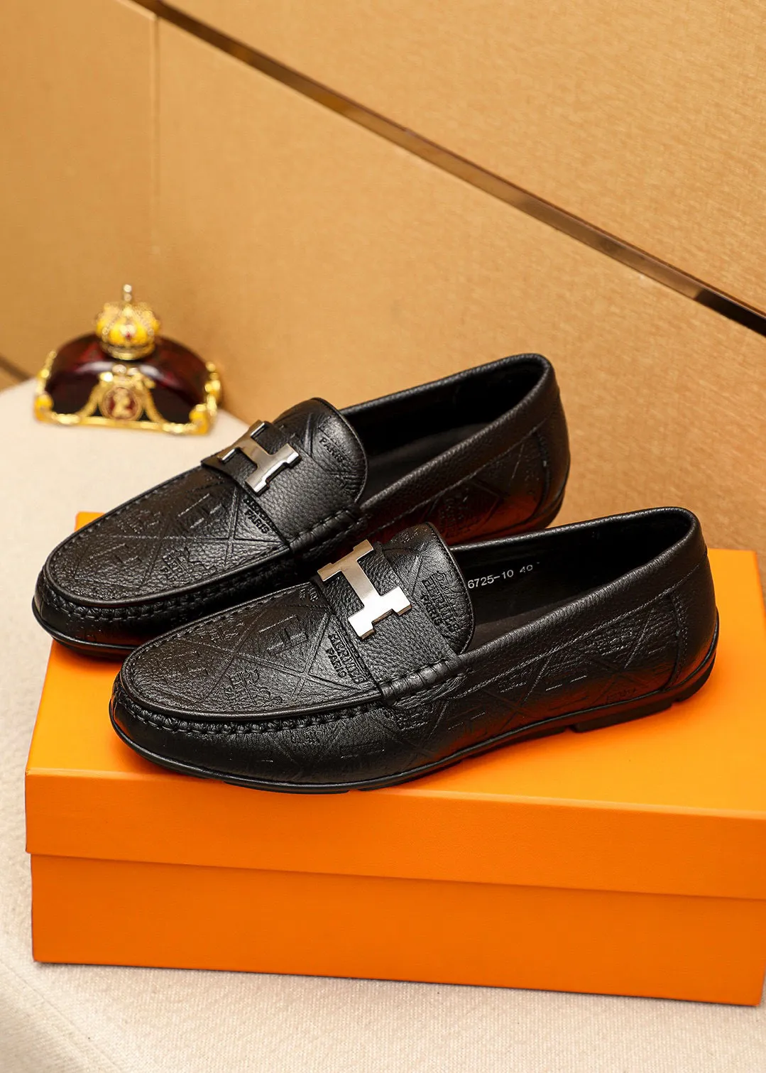 Men's shoes 💰380 💐 Product trademark: HERMES "Hermès" shoes. Regular size: 38-44 (45🉑️customized) Product materials: Selected imported first-layer cowhide embossed upper + classic hardware buckle, imported pig leather lining. Strong three-dimensional visual effect, rubber outsole Color: 1⃣️color optional
